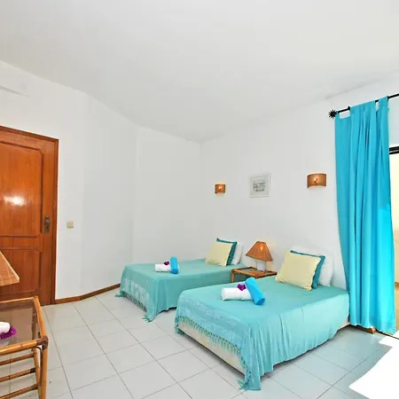 Villa In Gale Near Sao Lourenco Beach Албуфейра